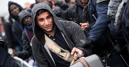 Likwidacja obozu pod Calais. Ewakuowano już 2318 migrantów