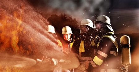 Warszawa: pożar kamienicy na Woli; ucierpiały dwie osoby