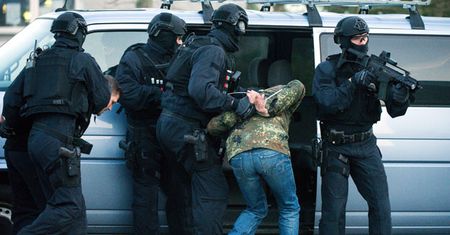 Antyterrorystyczna operacja niemieckiej jednostki GSG 9 przeciwko uchodźcom z Czeczenii