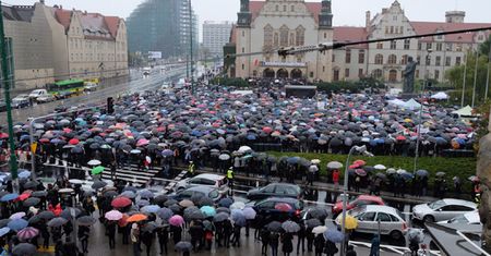 Zarzuty dla zatrzymanych po "czarnym marszu" w Poznaniu