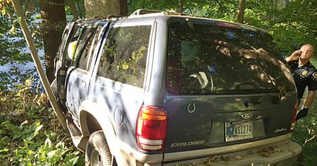 Utknął na trzy dni w rozbitym aucie z martwą kobietą na miejscu pasażera