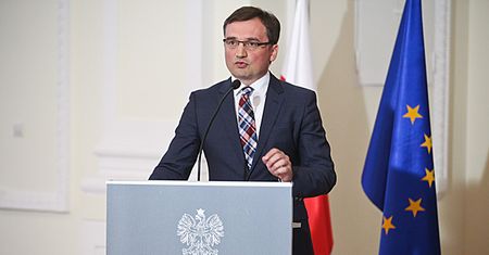 Zbigniew Ziobro: prokuratura miała obowiązek wszcząć postępowanie w sprawie użycia logo "S"