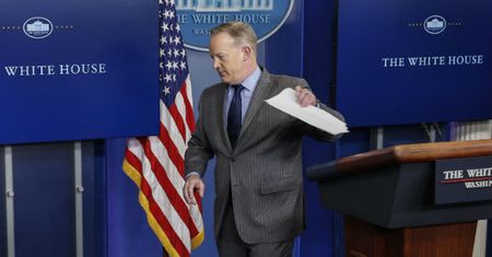 Rzecznik Białego Domu Sean Spicer oskarża media o celowe obniżanie rangi inauguracji Trumpa