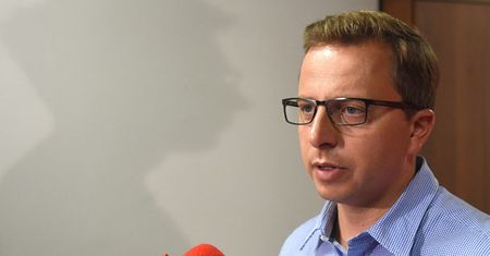 Były rzecznik SLD o wypadku z udziałem szefa MON Antoniego Macierewicza: pytanie, gdzie była brzoza?