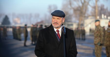 O. Rydzyk sprzedaje bilety na Macierewicza