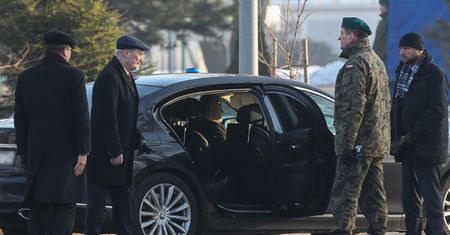 NIK skontroluje zakup luksusowych samochodów przez MON