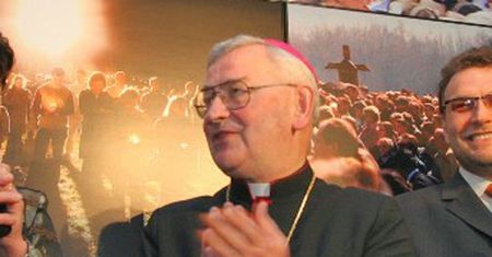 Bp Pieronek: kryzys parlamentarny daje powody do niepokoju