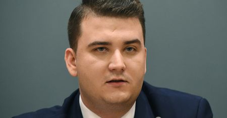 "Misiewicz nie pełni już tych funkcji." Sprawdziliśmy