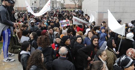 Zamieszki na przedmieściach Paryża po brutalnej akcji policji