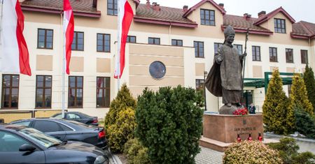 Radosław Sikorski "nie nadąża intelektualnie" za wiceprezes zarządu Banku Ochrony Środowiska