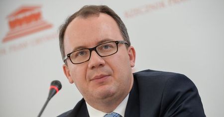 Rzecznik Praw Obywatelskich komentuje milczenie Gowina ws. rasistowskich ataków. "Minister ewidentnie nie chce dostrzec problemu"