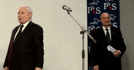 Młodzieżówka SLD: politycy PiS, oddajcie dyplomy. W czwartek happening w tej sprawie