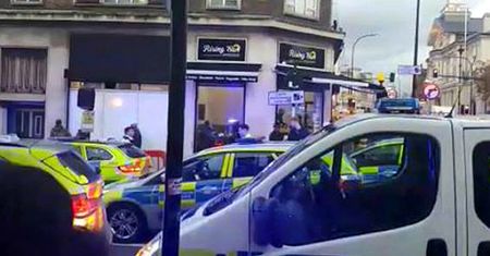 30 uczniów brutalnie pobiło policjantów w Londynie. Zatrzymano 15-latka, mocny apel do świadków ataku