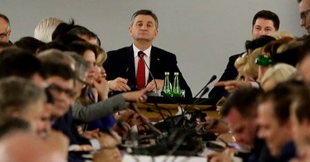 Marek Kuchciński jednak ujawni nagrania z sali kolumnowej? Adam Bielan: myślę, że jak wróci z urlopu