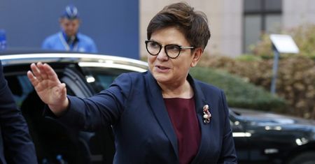 CBOS: 37 proc. zwolenników rządu, 35 proc. - przeciw; 45 proc. dobrze o premier, 40 proc. źle