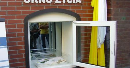 Po próbie zabójstwa noworodka powraca temat "okien życia"