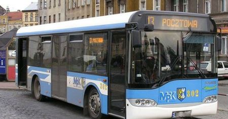 Nabożeństwo w miejskim autobusie. Oryginalny pomysł duszpasterza z Legnicy
