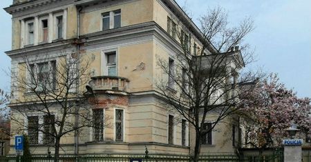 Miasto wystawia na sprzedaż budynek, w którym działa komisariat