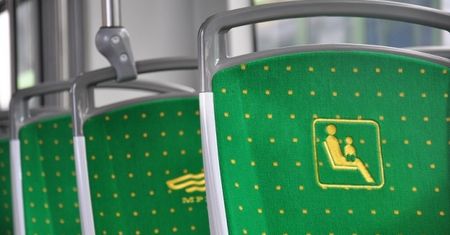 Pasażerowie MPK w Poznaniu sami decydują, na czym chcą siedzieć