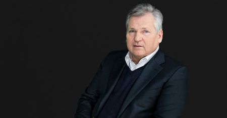 Aleksander Kwaśniewski u Sławomira Sierakowskiego: rząd jest kuriozalny, rządzony z tylnego siedzenia. Wróciliśmy do PRL-u