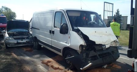 Wypadek pod Lutogniewem w Wielkopolsce. Są ranni, w tym trzyletnie dziecko