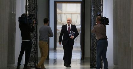 Dziennikarze "GW" wyrzuceni ze spotkania z ministrem Macierewiczem. "To jakieś kuriozum"