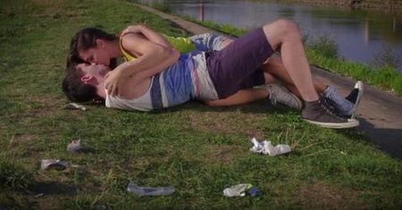 Dlaczego warto po sobie sprzątać śmieci nad Wartą? Nietypowy spot z Poznania