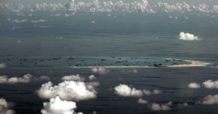 Chiny montują broń na sztucznych wyspach. Przyspiesza militaryzacja Morza Południowochińskiego
