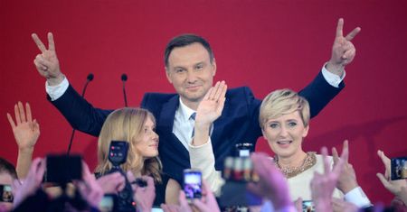 Politolog: Dudzie pomogło, że Kaczyński i Macierewicz się schowali