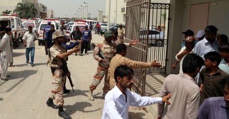 Pakistan: kilkadziesiąt ofiar śmiertelnych ataku na autobus w Karaczi