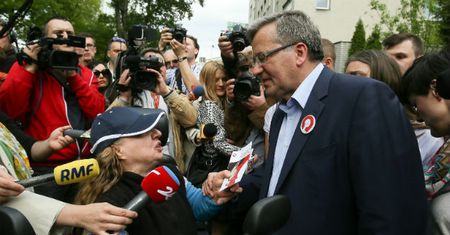 Beata Szydło: Bronisław Komorowski nie potrafi rozmawiać z obywatelami, musi mieć suflera