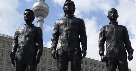 Edward Snowden, Chelsea Manning i Julian Assange doczekali się pomnika. Zasłużyli?