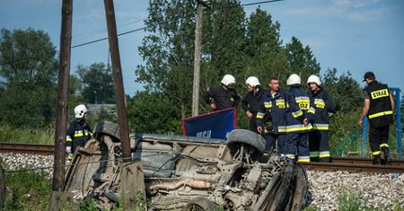 Tragedia na przejeździe - dwójka dzieci nie żyje