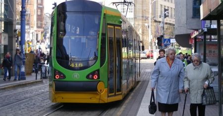 Poznań kupi nowe tramwaje. Będzie w nich można naładować telefon