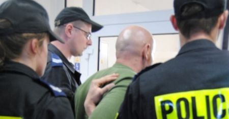 Mieszkaniec Gniezna więził przez trzy dni 23-letnią kobietę - zgwałcił ją i oślepił