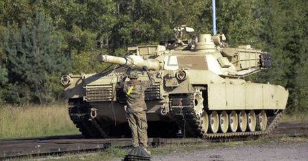 Amerykanie wyślą wojska pancerne do krajów wschodniej flanki NATO. Co to oznacza dla Polski?