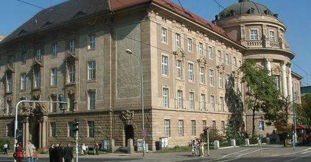 Molestował studentkę UAM. Podawał się za profesora