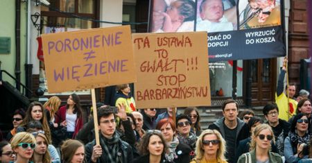 Szefernaker: z niecierpliwością czekamy na projekt senatorów PiS ws. aborcji