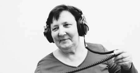 Kto powiedział, że didżej to praca dla młodych? W Poznaniu miksowania uczą się nawet 70-latkowie