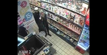 Okradziono sklep w Gnieźnie. Policja publikuje wizerunek osób mogących mieć związek z kradzieżą