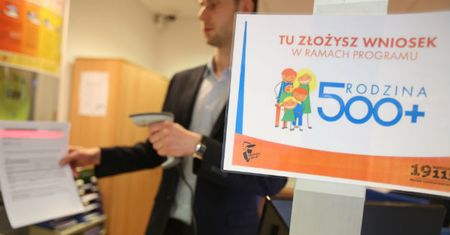Program 500 plus. Policja ostrzega przed oszustami. Fałszywe strony wyłudzają dane i pieniądze