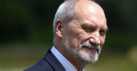 Burza wokół Macierewicza. "Tu powinna wkroczyć prokuratura"