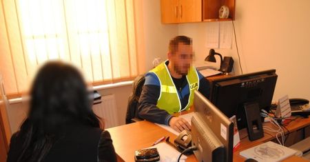 23-letnia mieszkanka Gniezna oszukała w Internecie tysiąc osób