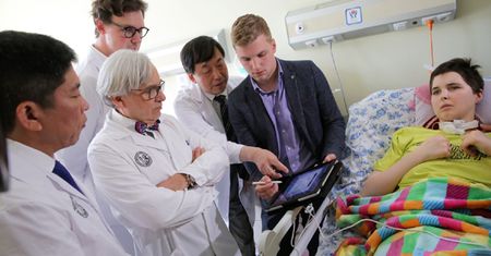 Neurochirurdzy w Olsztynie: stan operowanych dobry, potrzebny "Budzik" dla dorosłych