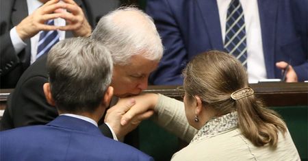 Sławomir Sierakowski: PiS kopie grób