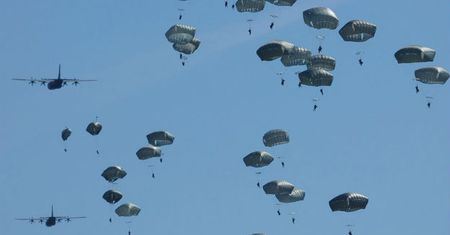Największa od kilku dekad operacja powietrznodesantowa w Polsce. Pod Toruniem wylądują prawie dwa tysiące żołnierzy
