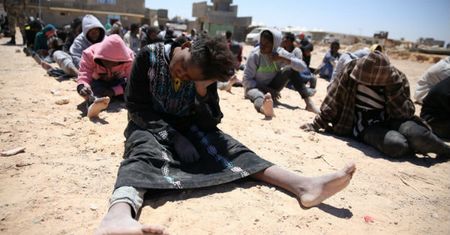 Libia - wewnętrzny chaos i afrykańska stolica przemytu. Skłócone strony wykorzystują humanitaryzm UE i robią biznes na przerzucie ludzi do Europy