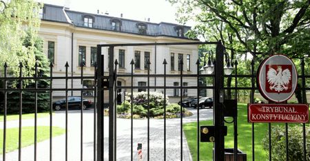 CBOS: 29 proc. Polaków dobrze ocenia działalność TK; 38 proc. - źle