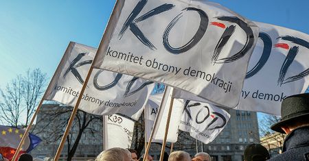 Posłowie PiS dali się nabrać na prowokację w internecie