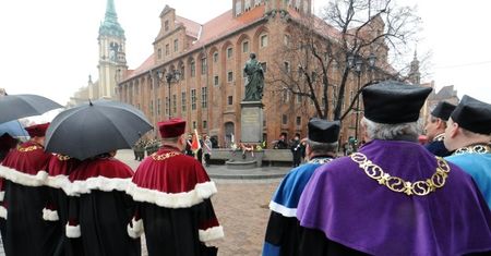 Kolejna burza na znanej uczelni. "Pracownik to zwierzę, ma się łasić"
